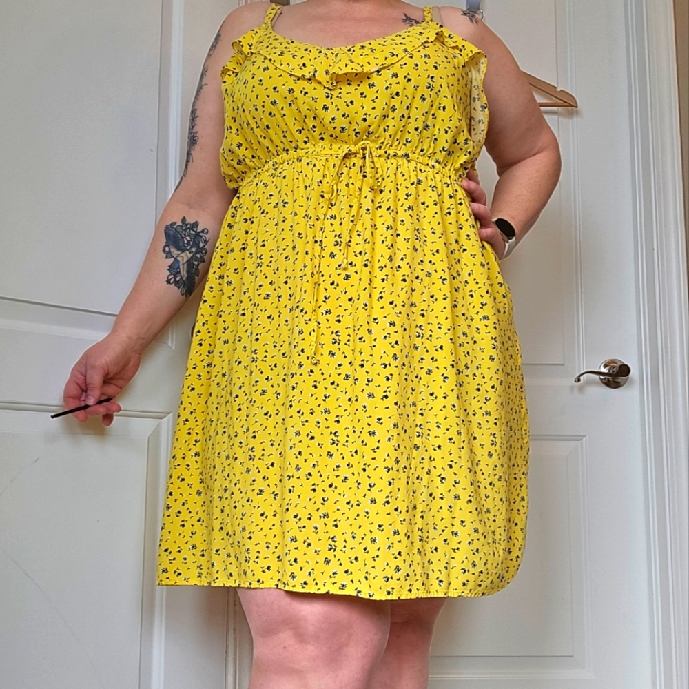 Yellow Floral Rayon Challis Sundress  - Torrid Size 4 - Ruffle Neckline Mini